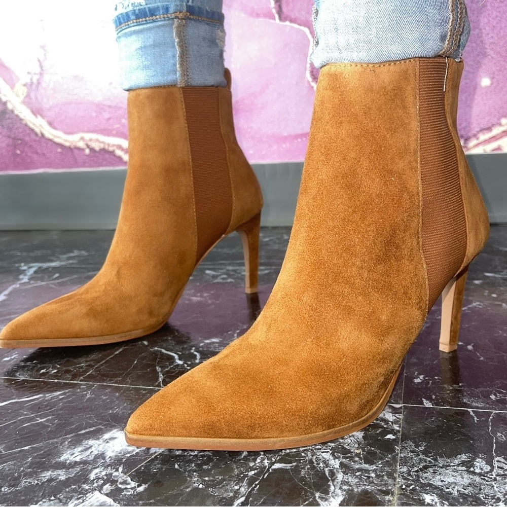 42 Gold Kensington Chelsea Boots in Tan are brand new! Never worn!